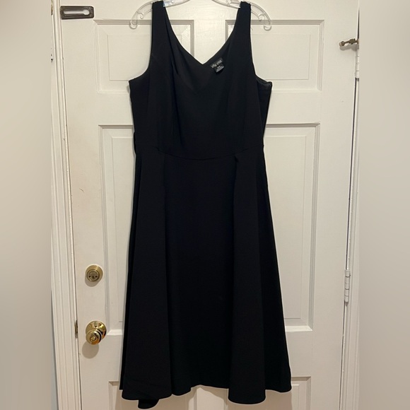 City Chic v-neck Dress - Black. Size M/18 - Picture 1 of 5